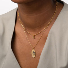 שרשרת פרפר בשילוב חריטה אישית עם אבן לידה בציפוי זהב ורמיל