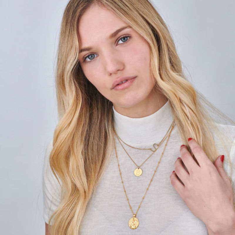 שרשרת עם אות: ציפוי זהב בעיצוב אסימטרי - My Name Necklace – MyNameNecklace