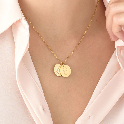 שרשרת אות חרוטה על דיסקית בציפוי זהב - My Name Necklace – MyNameNecklace