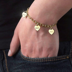 צמיד חוליות עם צ'ארמים בצורת לב בציפוי זהב ורמיל 18K