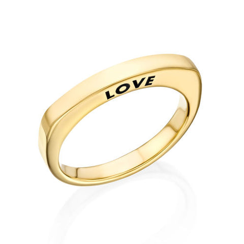 טבעת מרובעת עם חריטה בציפוי זהב 18K